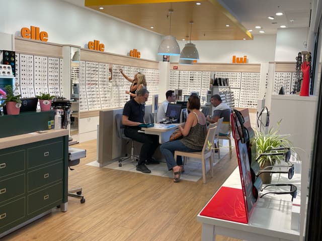 Intérieur des locaux de Centrale Optique